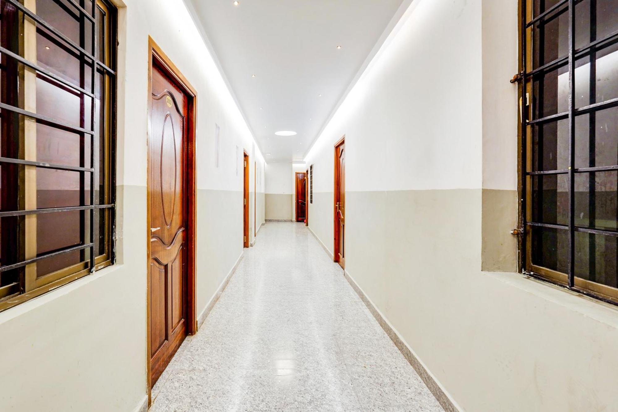Super Hotel O White Town Formerly Seascape Residency Пондичерри Экстерьер фото