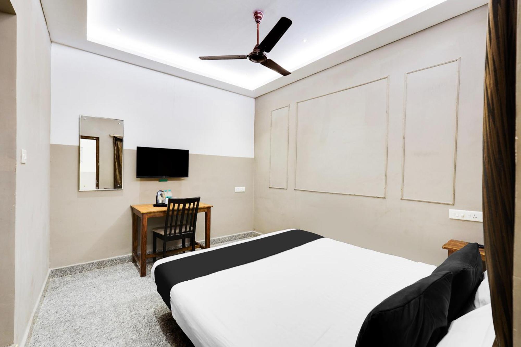 Super Hotel O White Town Formerly Seascape Residency Пондичерри Экстерьер фото