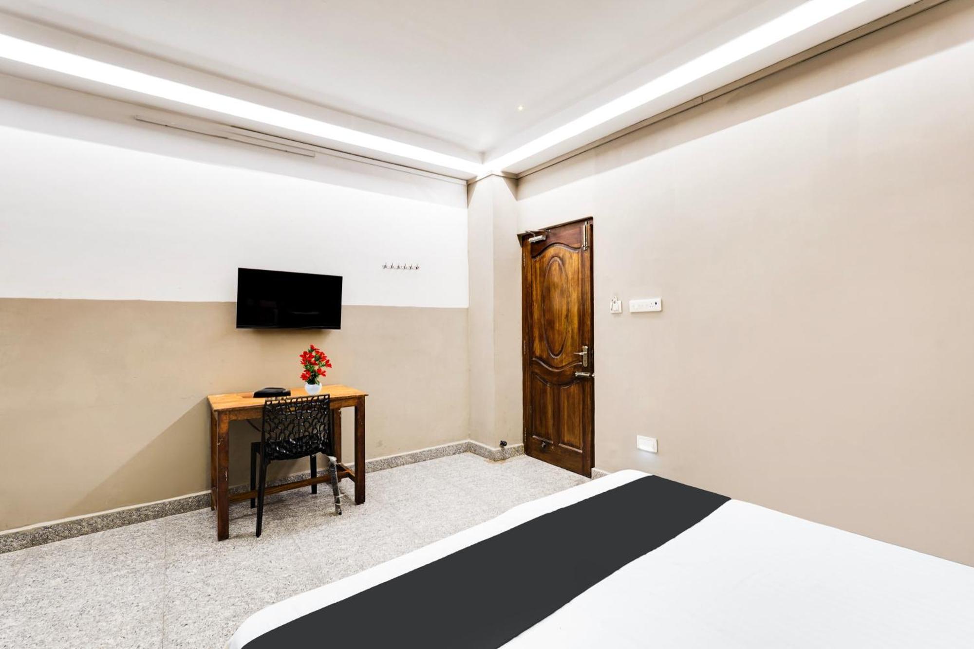 Super Hotel O White Town Formerly Seascape Residency Пондичерри Экстерьер фото